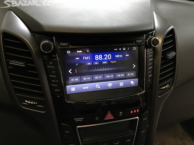 tzv. speciální autoradio s Androidem