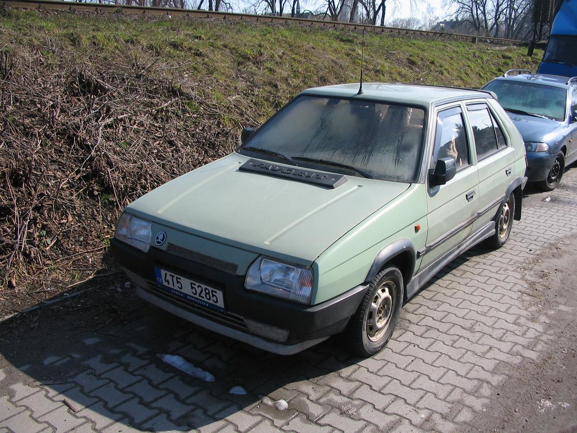 Moje první auto,vyměnil jsem tam snad všechno co vyměnit šlo a skončilo v něm hoooodně peněz,už patří rodičům