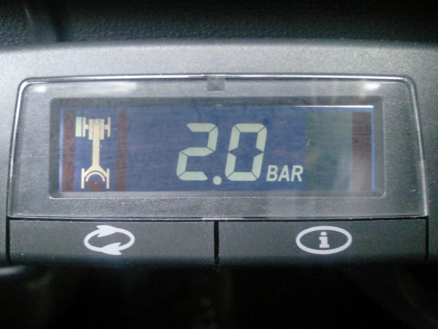 Externí display pro monitorování tlaku v pneu.
