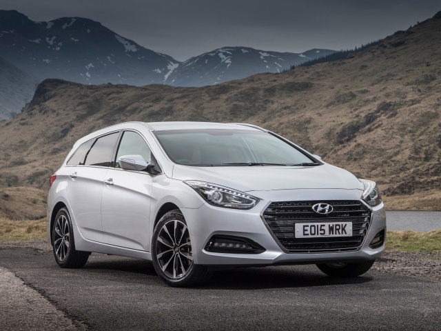 hyundai_i40-wagon-uk-2015_r28.jpg