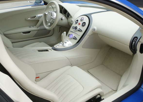 2009-bugatti-veyron-bleu-centenaire-cockpit-interior-588x417.jpg