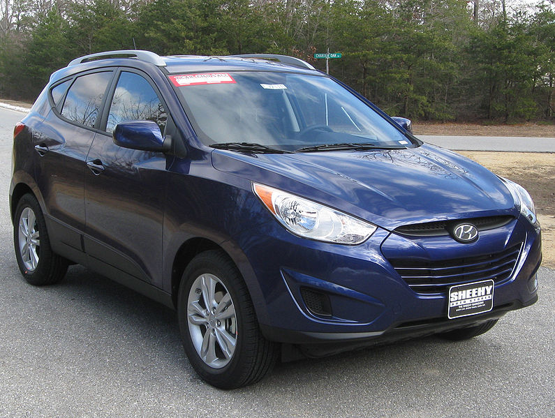 795px-2010_Hyundai_Tucson_GLS_3_--_01-06-2010.jpg